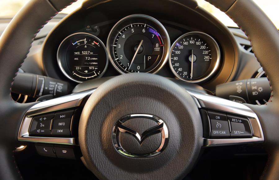 Панель приборов Mazda MX-5 RF Special Edition 2017 года  (AU) (фото 9 из 18)